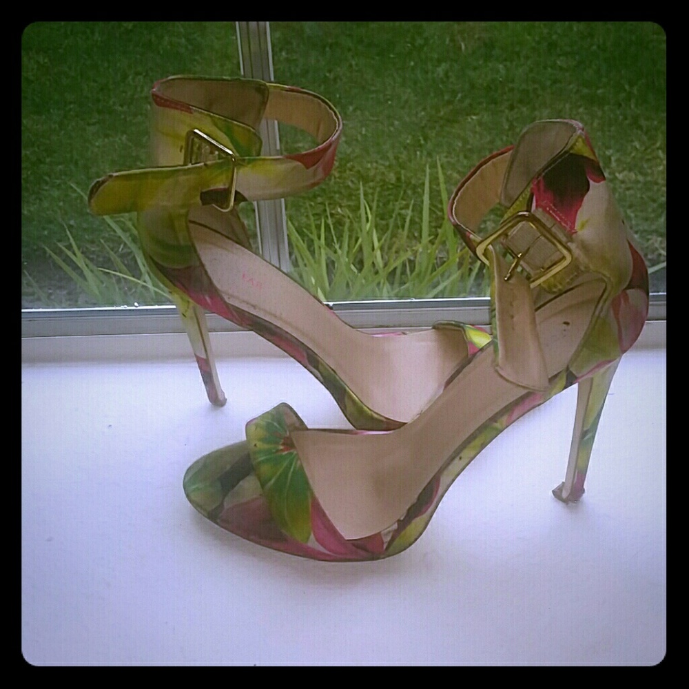 Just Fab tropical sandals